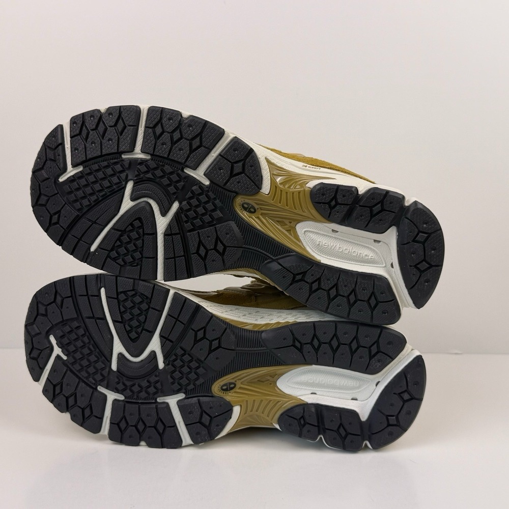 New Balance 2002 Sneakers Size 5.5 Kids / 6.5 Women's Beige/Beige GC2002CE - Picture 3 of 6